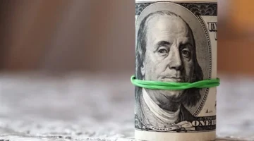 تراجع بـ16 قرشًا.. انخفاض سعر الدولار في البنوك والسوق الموازية 2025